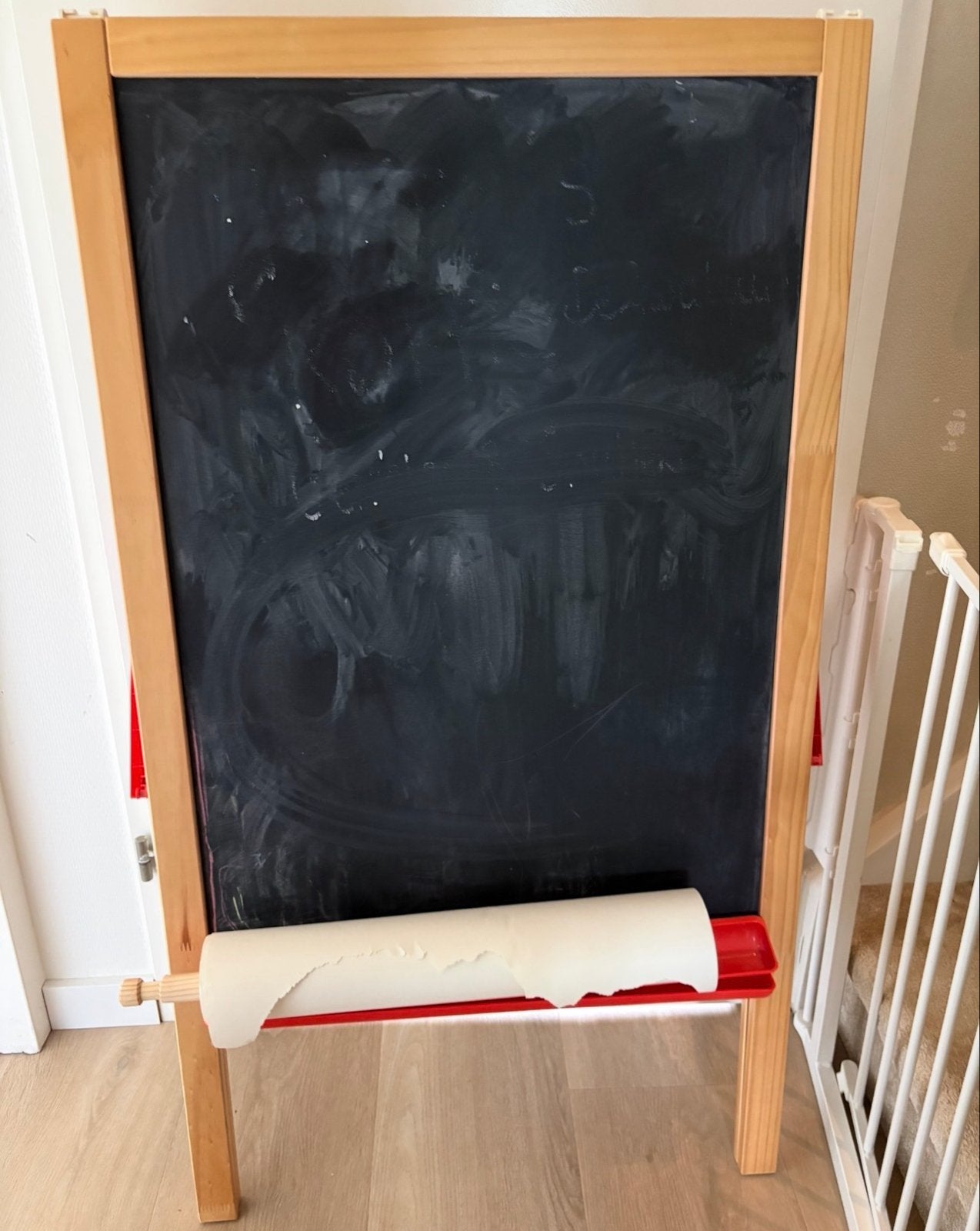 Comoleet IKEA krijtbord met papierrol - Gebruikt, Kinderen en Baby's, Speelgoed | Educatief en Creatief, Gebruikt, Knutselen, Ophalen