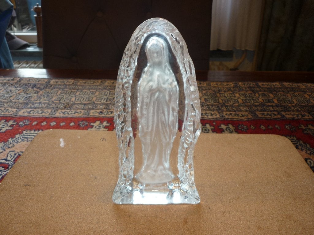 Mooi glas met Onze Lieve Vrouw van Lourdes in goede staat, Ophalen of Verzenden