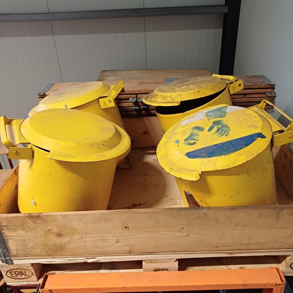 4 x ijzeren prullenbakken vuilnisbakken, Ophalen, Gebruikt, Minder dan 50 cm