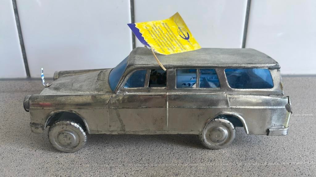 Blikken Volvo Break Auto Madagascar, Hobby en Vrije tijd, Modelauto's | 1:24, Ophalen of Verzenden, Zo goed als nieuw, Overige merken