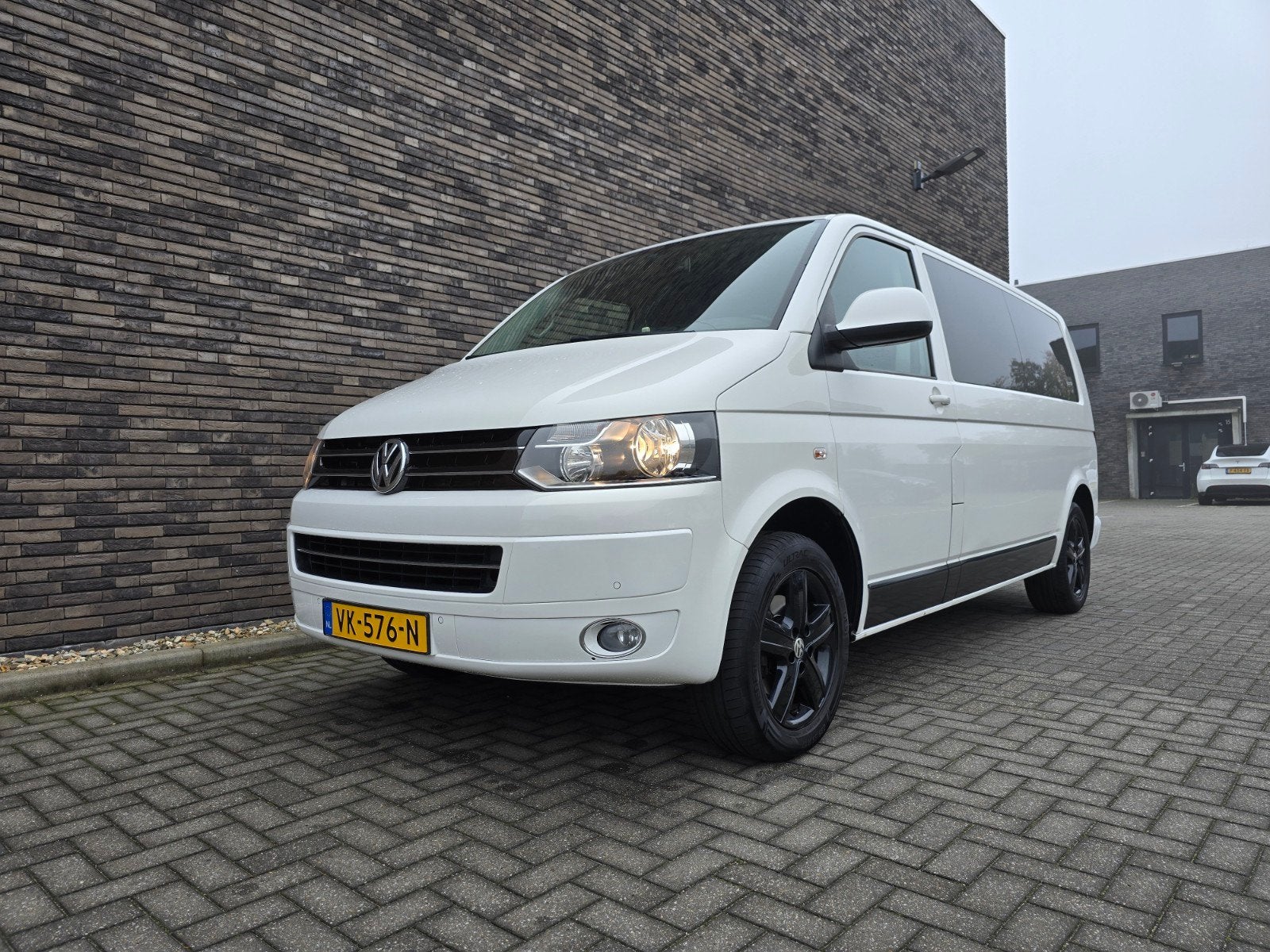 Foto 2 van Volkswagen Transporter 2.0 TDI 103KW Business VAN 2014