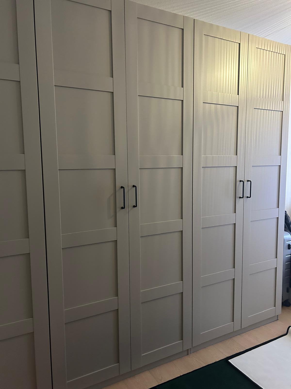 IKEA PAX kast 300x58x236cm 3-delig beige + verlichting, Huis en Inrichting, Ophalen, Zo goed als nieuw