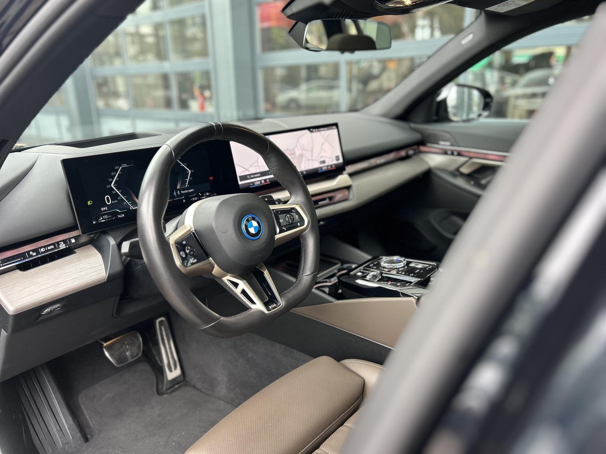 BMW 5-serie Touring 550e xDrive | Panoramadak | Head-Up, Automaat, Gebruikt, Automatische klimaatregeling, 135 min