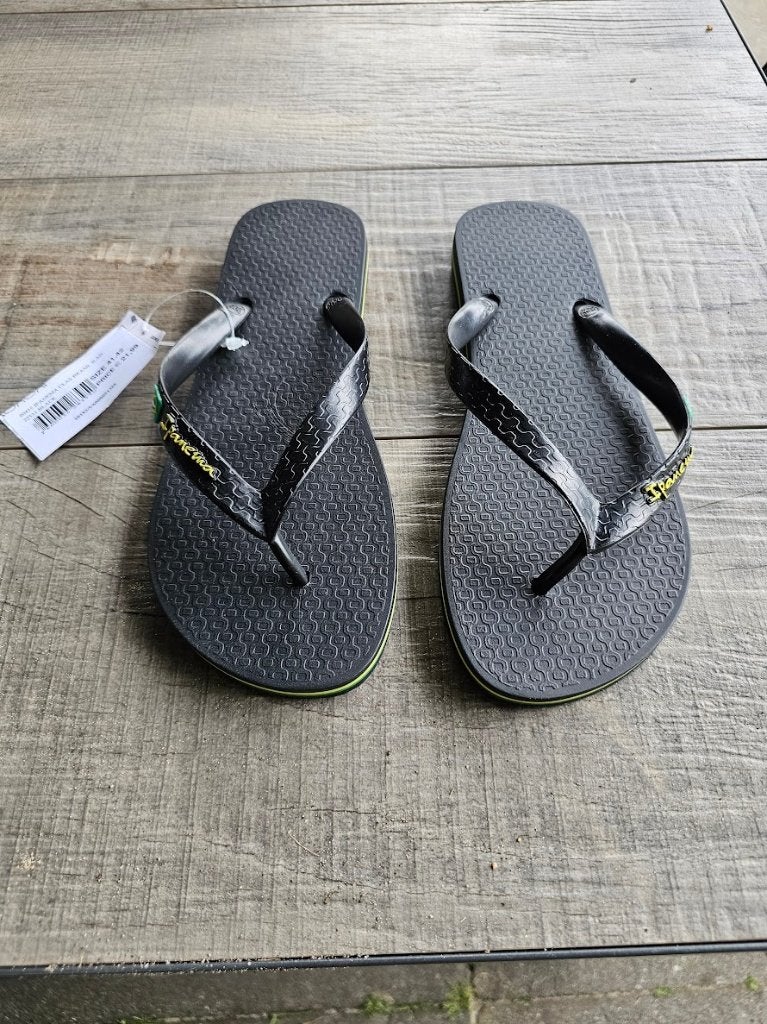 Ipanema slippers zwart maat 41/42 vegan *NIEUW*, Kleding | Dames, Slippers, Zwart, Nieuw, Ophalen of Verzenden