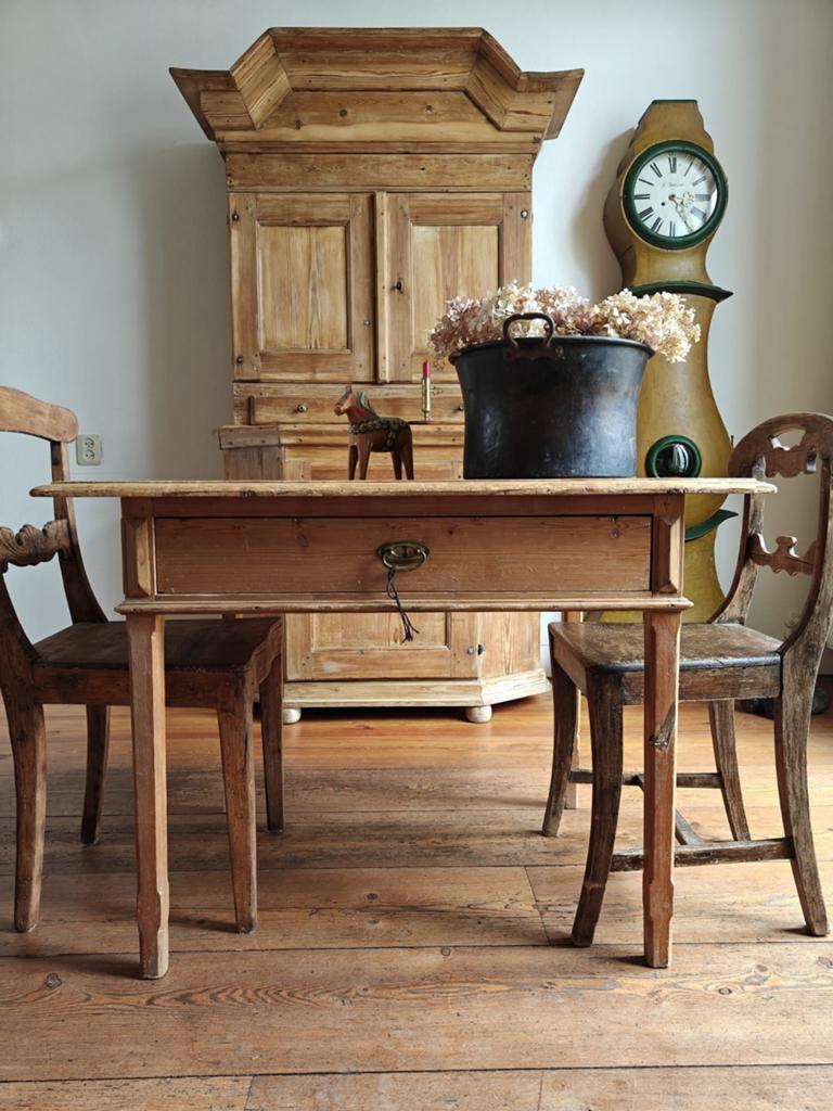 Antieke Zweedse Dalarna buffetkast., Huis en Inrichting, Ophalen, Gebruikt, 50 tot 75 cm, 200 cm of meer