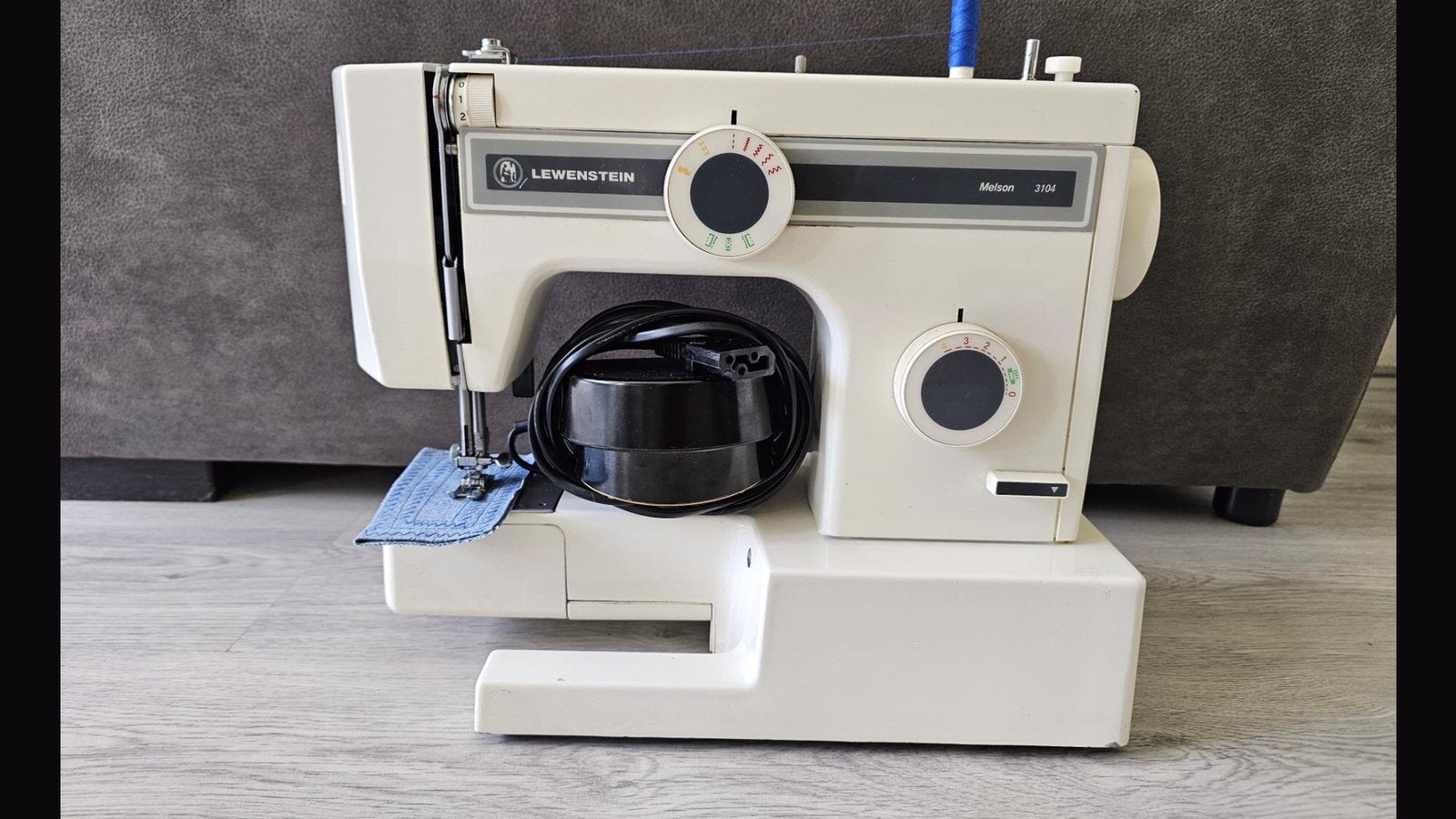 Naaimachine, Ophalen, Zo goed als nieuw, Naaimachine, Lewenstein