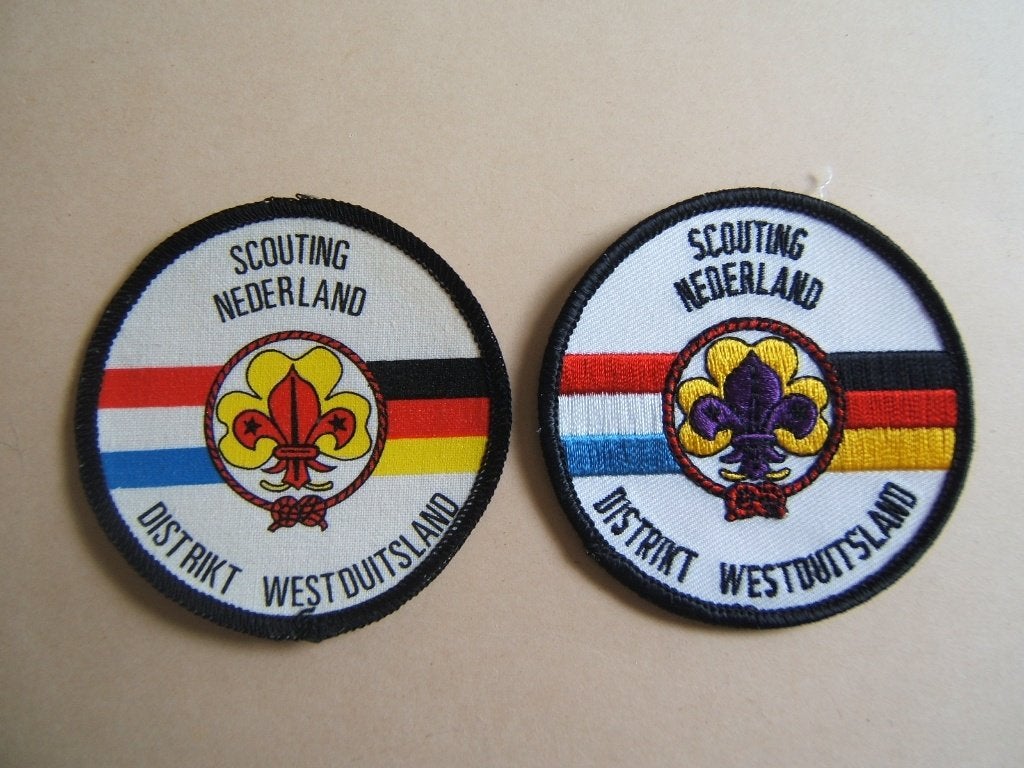 scouting 2 insignes district west duitsland, Ophalen of Verzenden, Embleem, Speld of Insigne