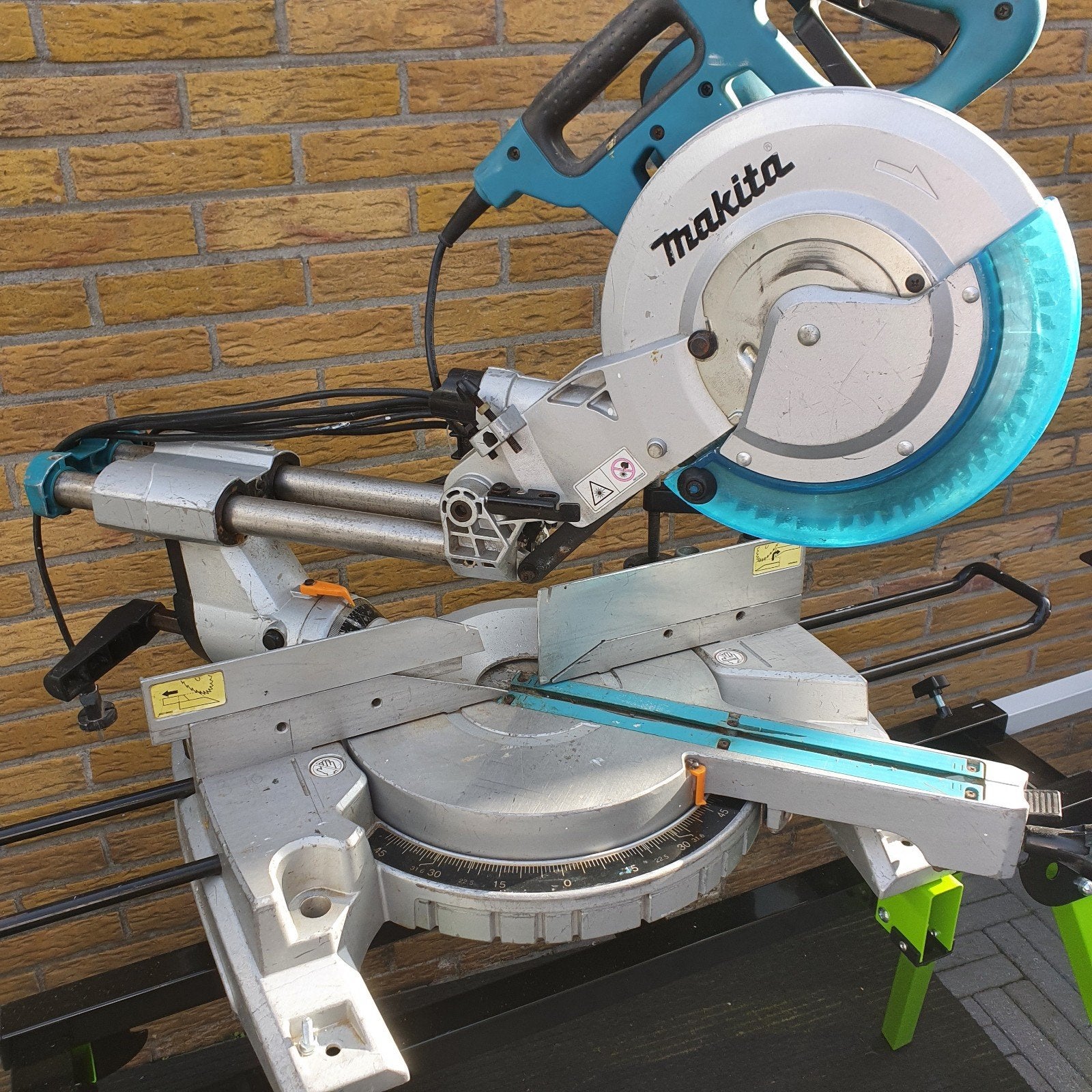afkortzaag Makita, Ophalen, 1200 watt of meer, Afkortzaag, 70 mm of meer