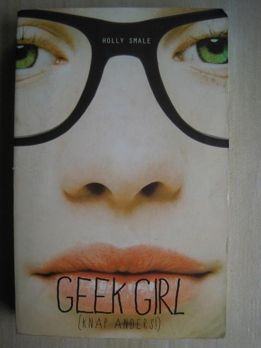 101 - Geek girl (knap anders) - Holly Smale, Boeken, Romans, Zo goed als nieuw, Europa overig, Verzenden