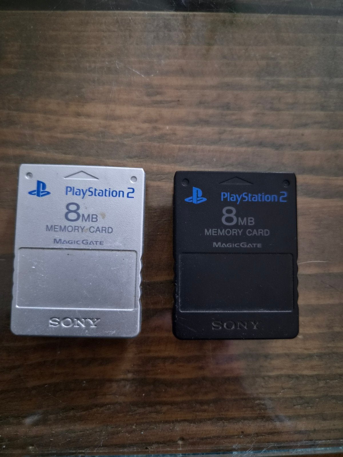 PlayStation 2 8MB Memory Cards (Zilver & Zwart), Spelcomputers en Games, Ophalen of Verzenden, Gebruikt, Geheugenkaart, PlayStation 2