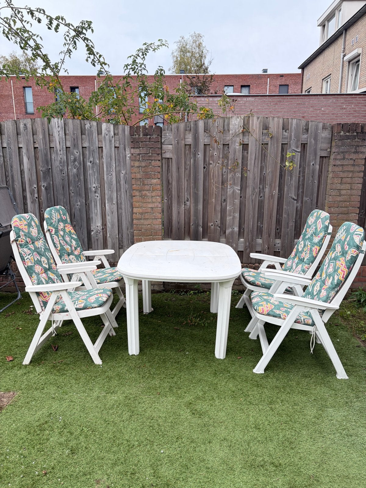 Tuinset met 4 stoelen en tafel, Ophalen, 4 zitplaatsen, Kunststof, Gebruikt