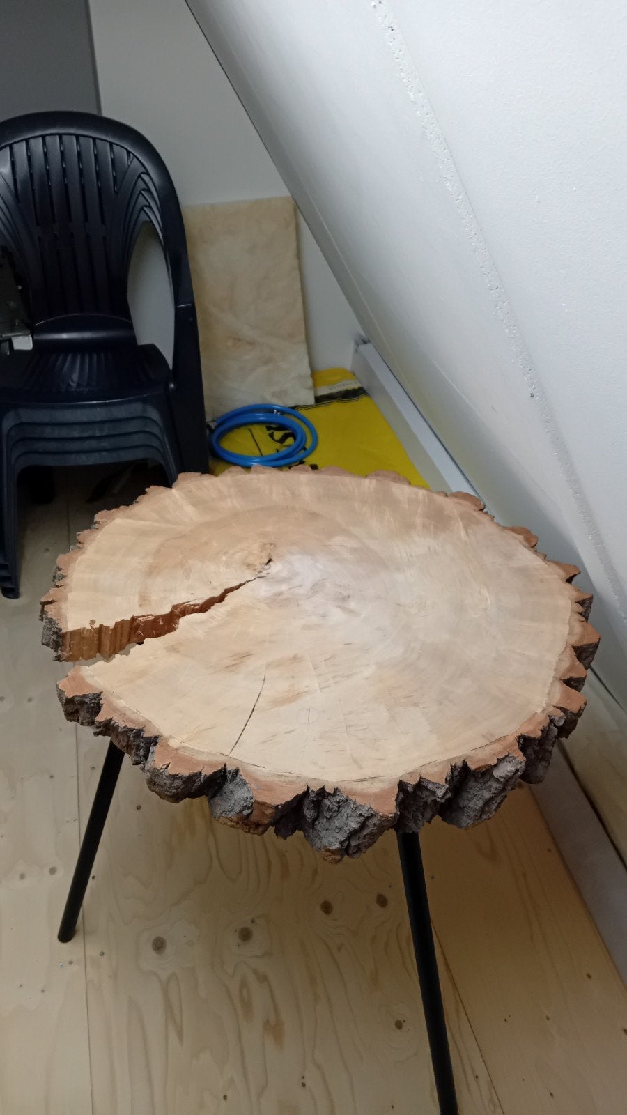 Unieke Bijzettafel van Echte Boomschijf, Gebruikt, Rond, 55 tot 75 cm, Rustiek, Natuurlijk, Industrieel
