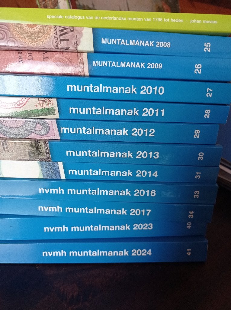 12x muntcatalogus/almanak nederland euro bankbiljet overzee, Postzegels en Munten, Munten en Bankbiljetten | Toebehoren, Ophalen of Verzenden