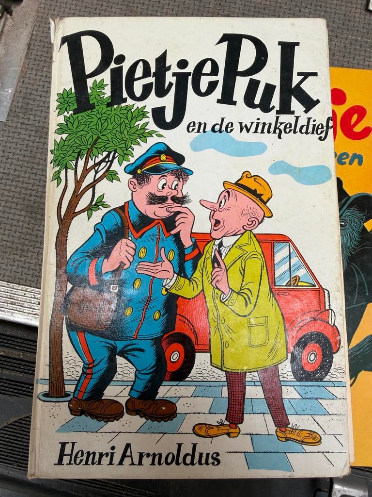 Diverse oude boeken: Pietje Puk, Arendsoog, Karl May Omnibus, Ophalen of Verzenden, Gelezen, Fictie algemeen