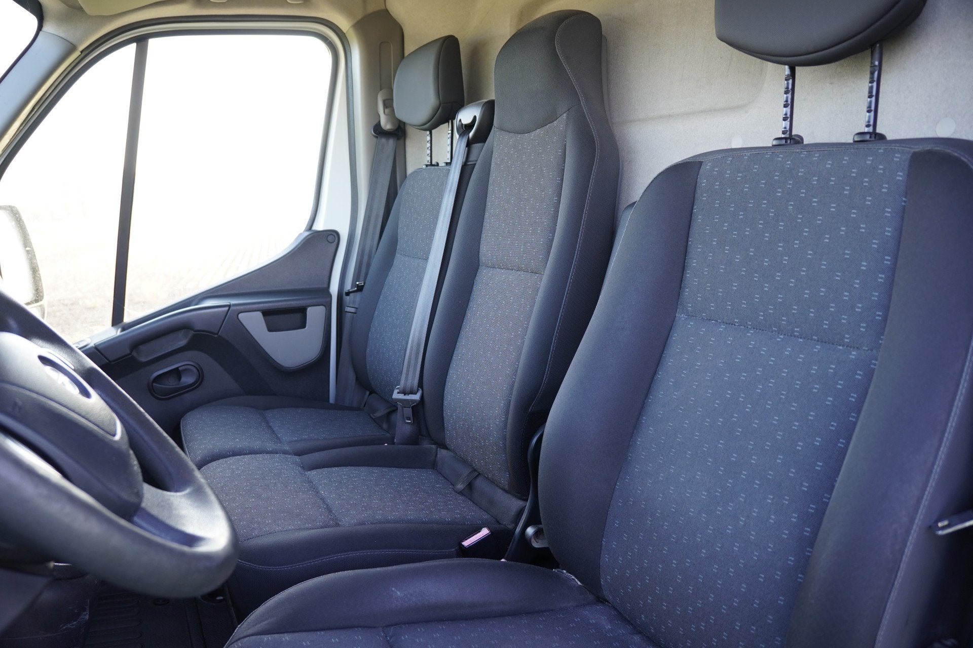 Opel Movano 2.3 CDTI L1H2 / Airco / Nav / Camera / Cruise /, Voorwielaandrijving, Euro 5, Gebruikt, Zwart
