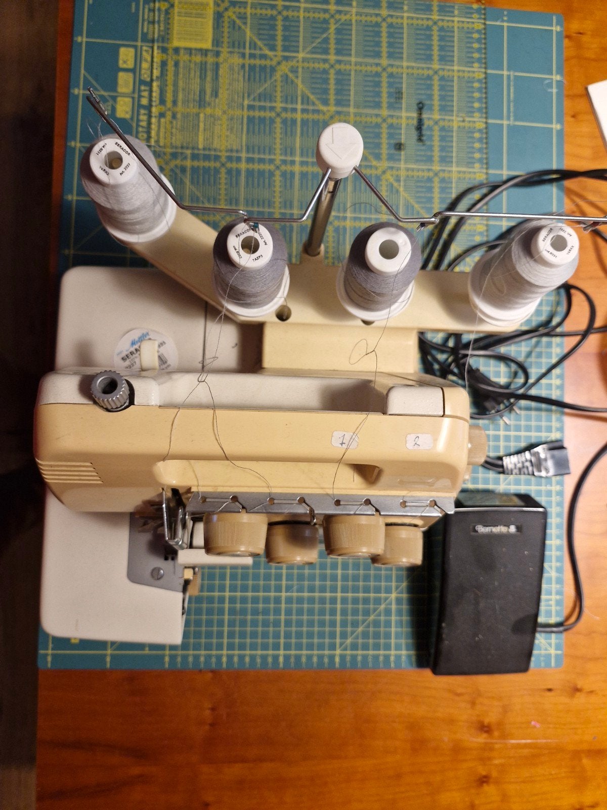 Bernette 334DS Lockmachine, Hobby en Vrije tijd, Ophalen, Gebruikt, Lockmachine, Bernina