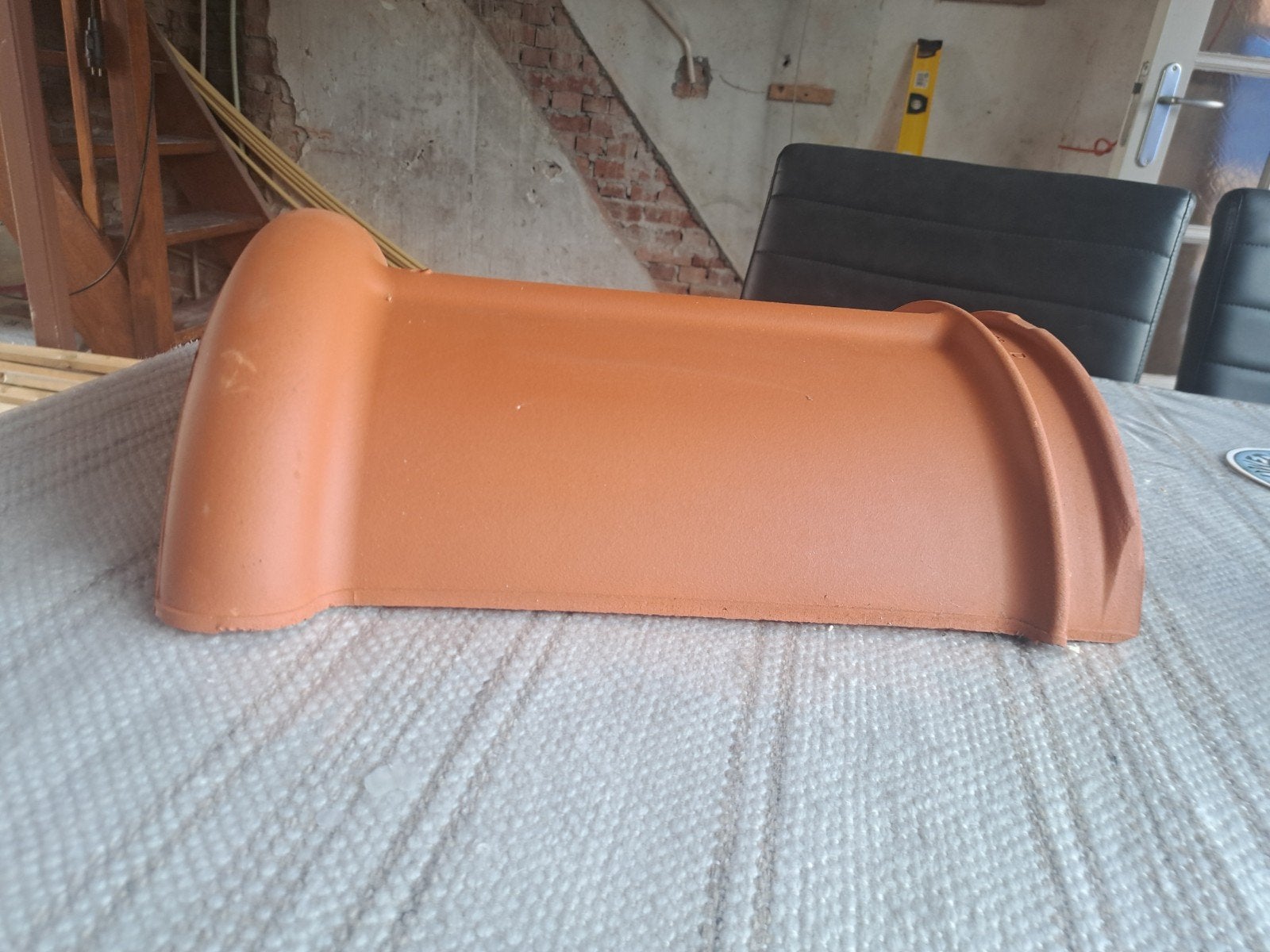 8 rode koramic halfronde vorst (230 mm) nokpannen (nieuw), Ophalen, Steen of Klei, Nieuw, Dakpannen