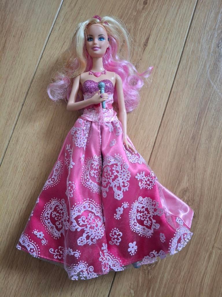 Barbiepop met microfoon en draaibaar haar (roze of blond), Verzamelen, Poppen, Ophalen of Verzenden, Gebruikt, Pop
