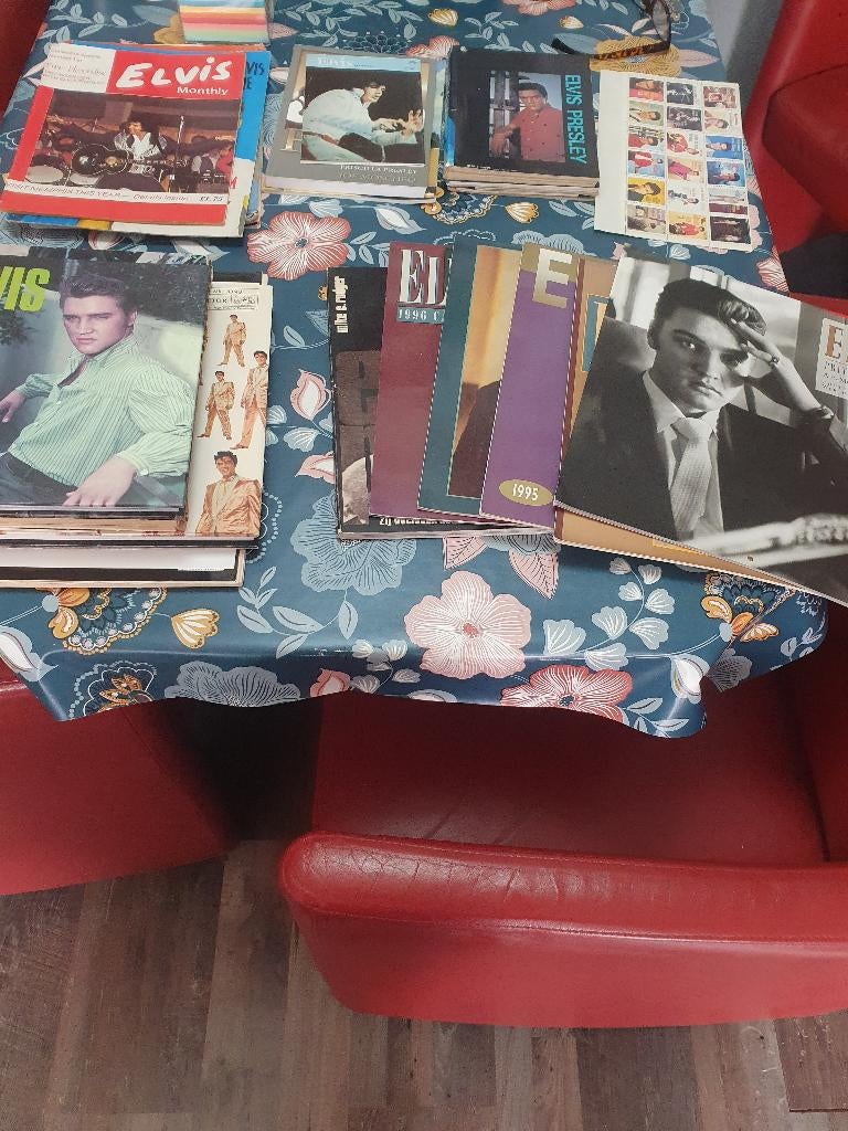 Verzameling Elvis Presley boeken, tijdschriften, kalenders, Verzamelen, Muziek, Artiesten en Beroemdheden, Ophalen of Verzenden