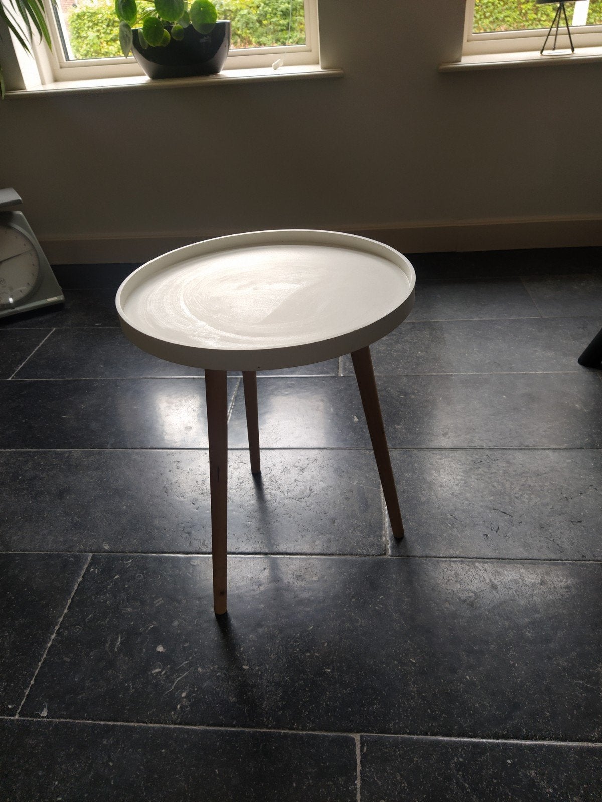 Stijlvolle ronde bijzettafel met houten poten, Ophalen, Minder dan 45 cm, Minder dan 55 cm, Gebruikt
