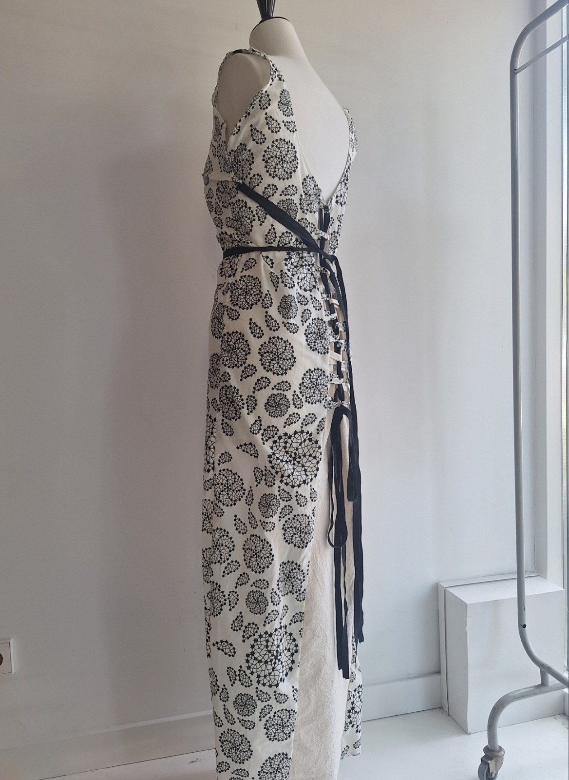 set vintage zijden mouwloze Ann Demeulemeester top + jurk, Ophalen of Verzenden, Zo goed als nieuw, Maat 38/40 (M), Zwart
