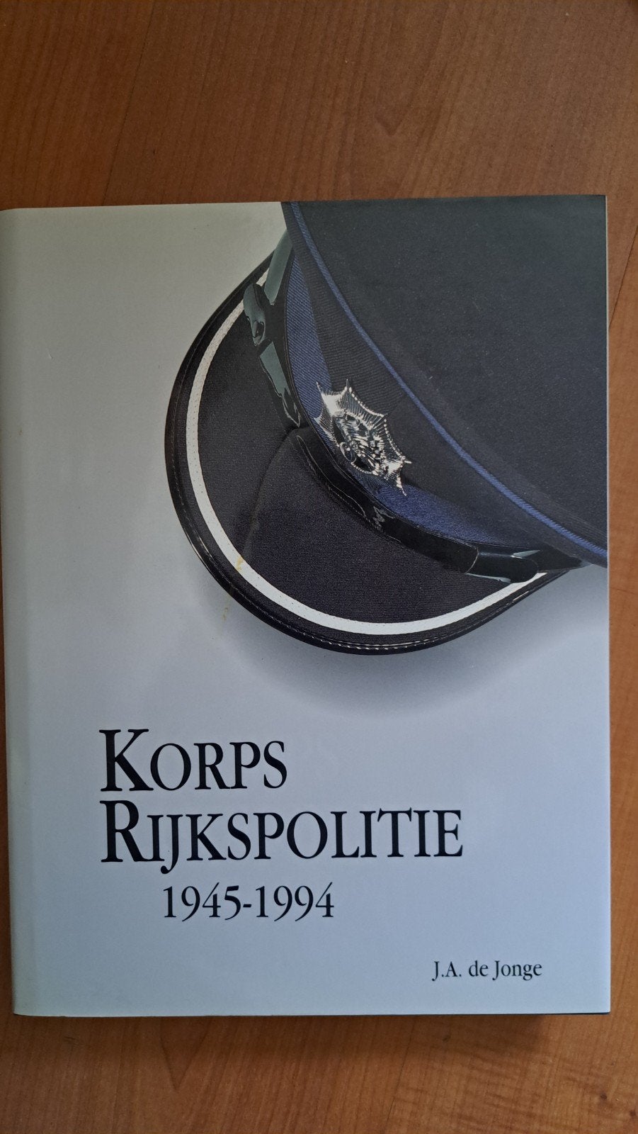 Korps Rijkspolitie 1945-1994 - J.A. de Jonge, Ophalen of Verzenden, 20e eeuw of later, Zo goed als nieuw, J.A. de Jonge