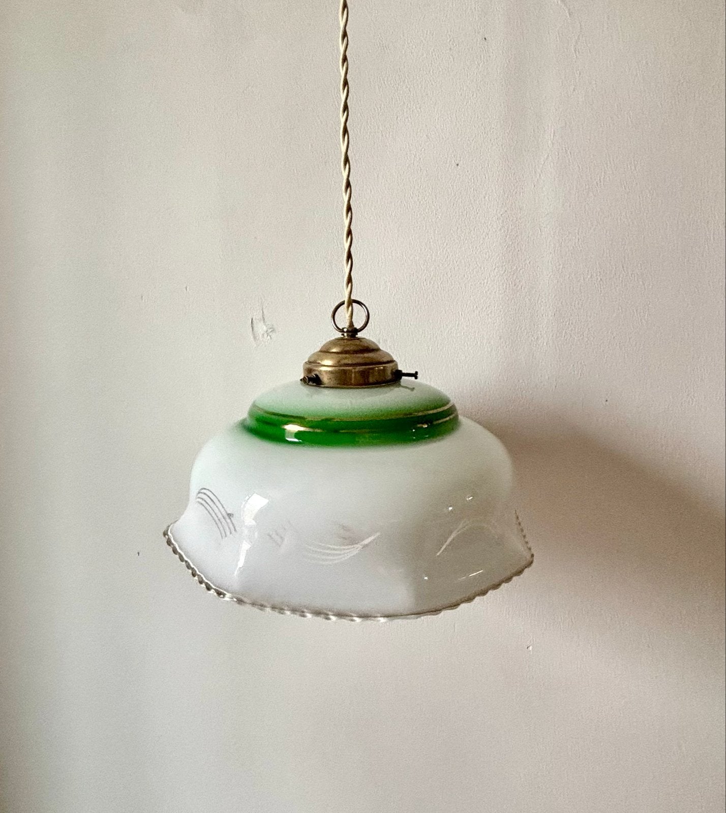 Vintage Groen-Witte Hanglamp met Messing Details, Ophalen of Verzenden, Glas