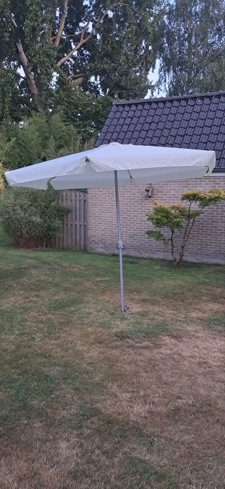 Parasol - Wit/Crème, Ophalen, Zo goed als nieuw, 2 tot 3 meter, Stokparasol