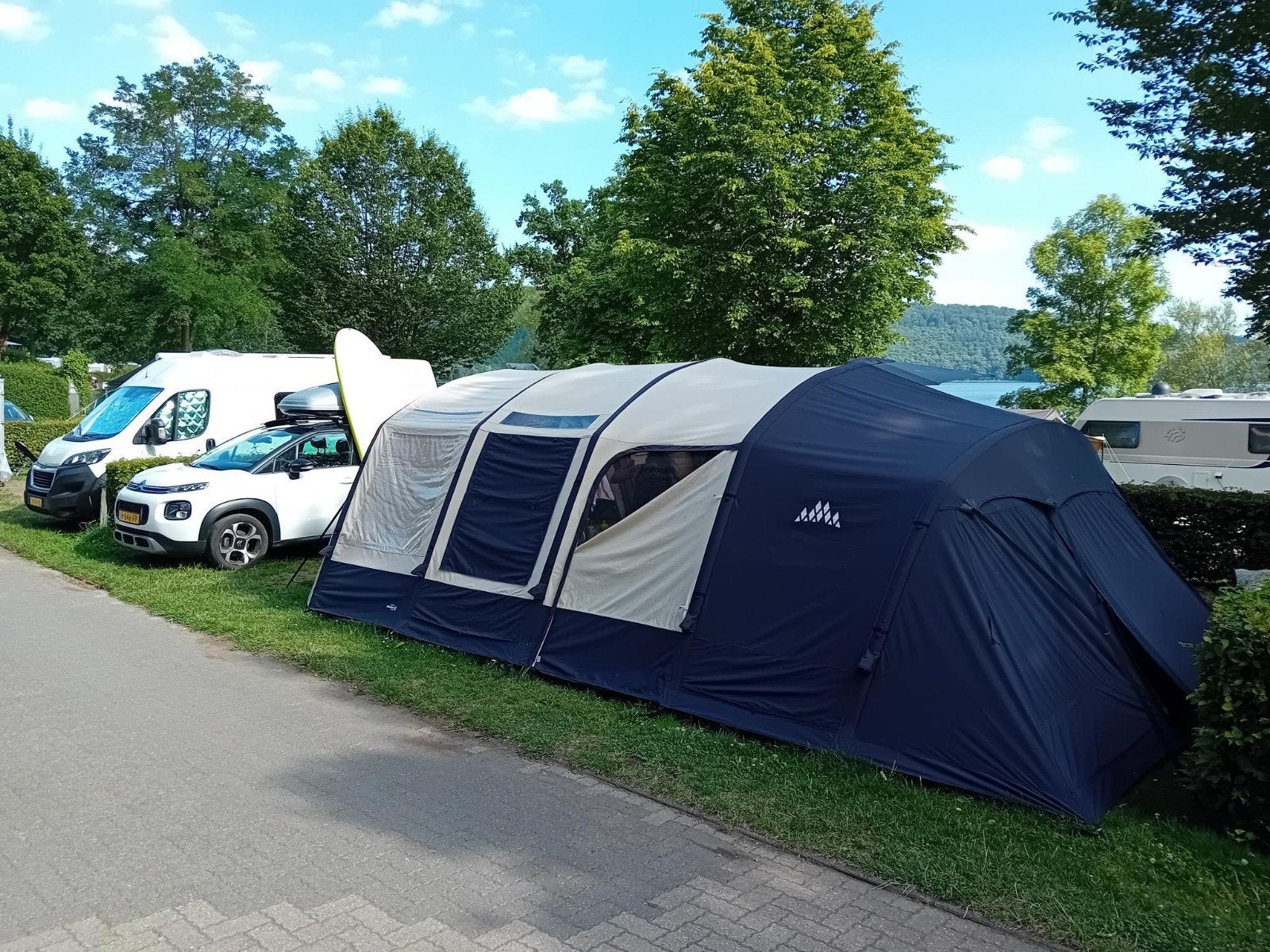 Obelink Florence XL 6-persoons opblaastent + aanhanger, Ophalen, Zo goed als nieuw, Tot en met 6