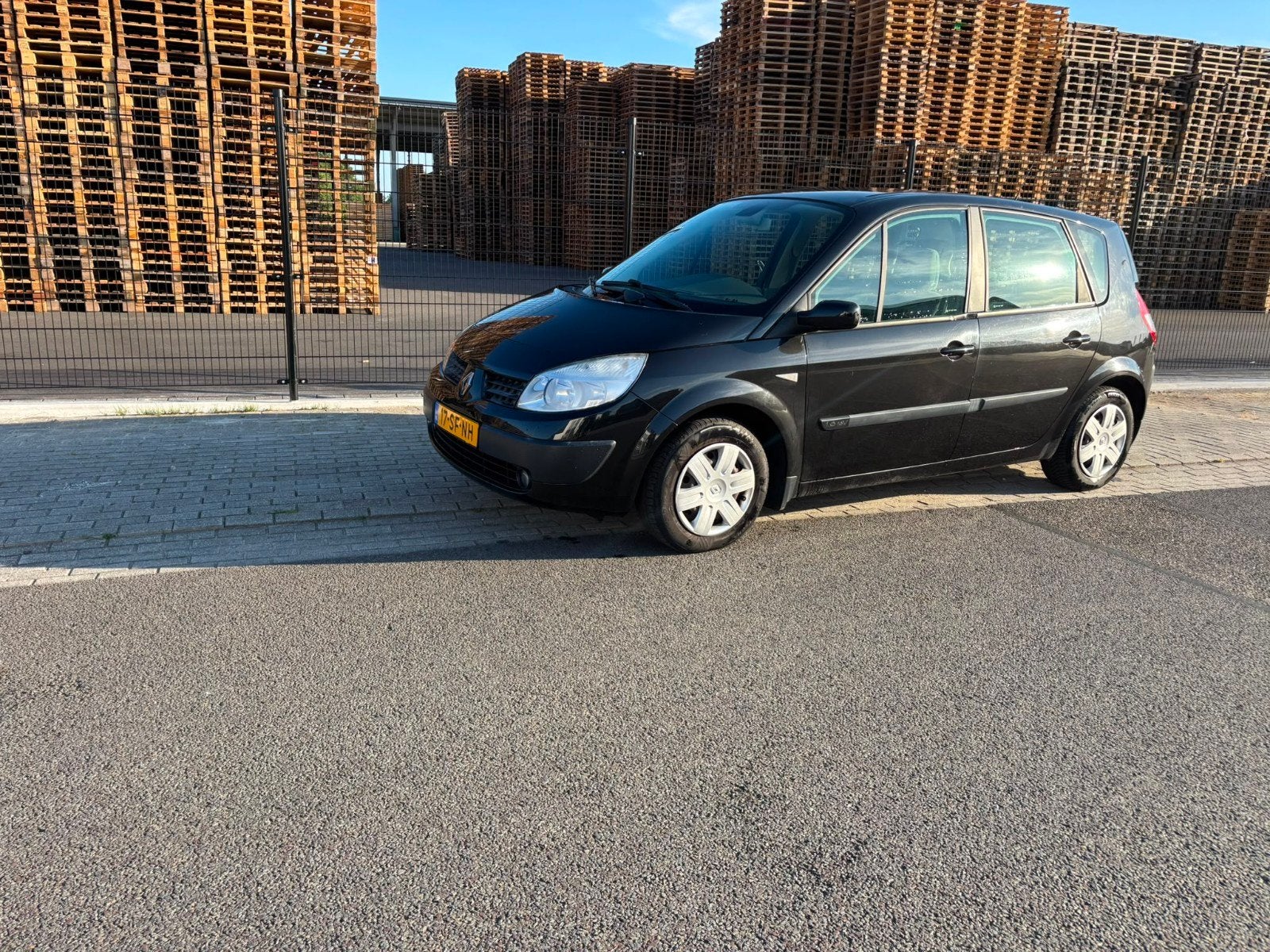 Renault Scénic 1.6 16V 82KW AUT E4 2005 Zwart, Auto's, 1345 kg, 4 cilinders, Zwart, Origineel Nederlands