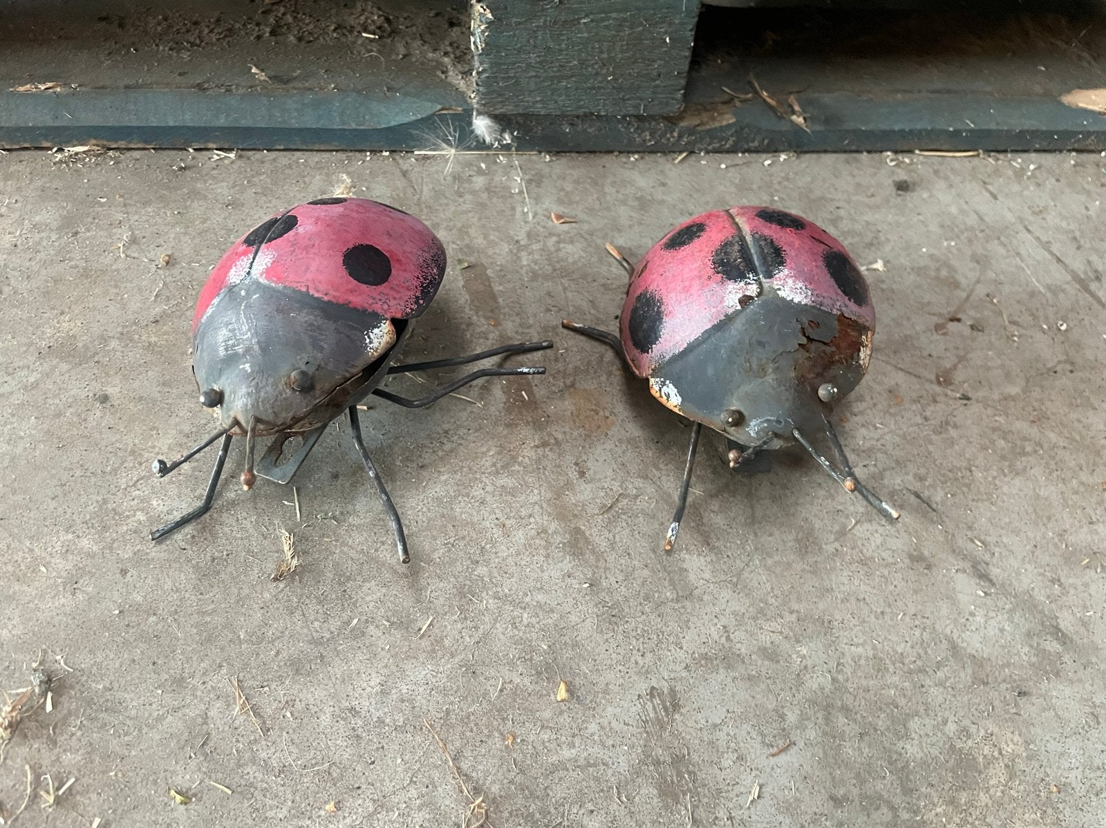 Metalen lieveheersbeestjes voor tuin of decoratie, Tuin en Terras, Ophalen of Verzenden, Gebruikt, Metaal, Dierenbeeld