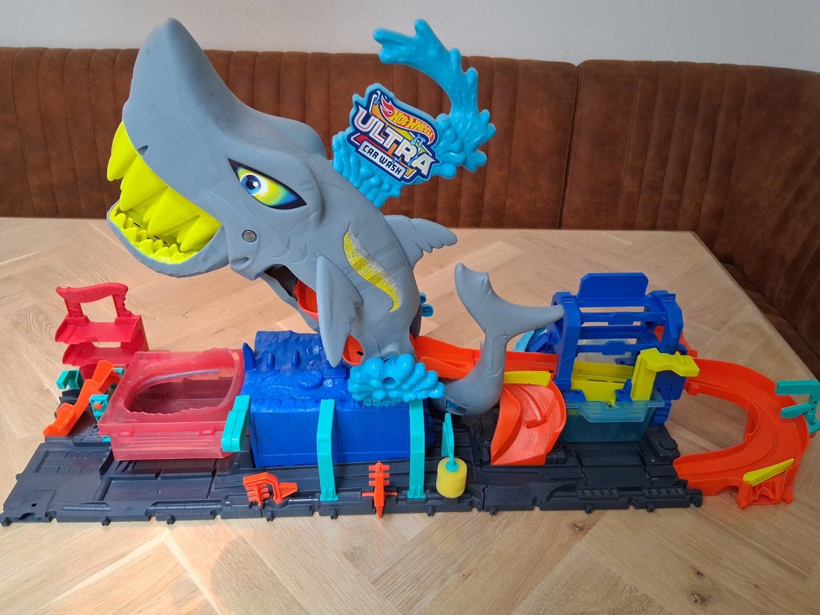hot wheels looping + carwash haai + 38 auto's + draak transp, Ophalen, Racebaan, Zo goed als nieuw, Hot Wheels