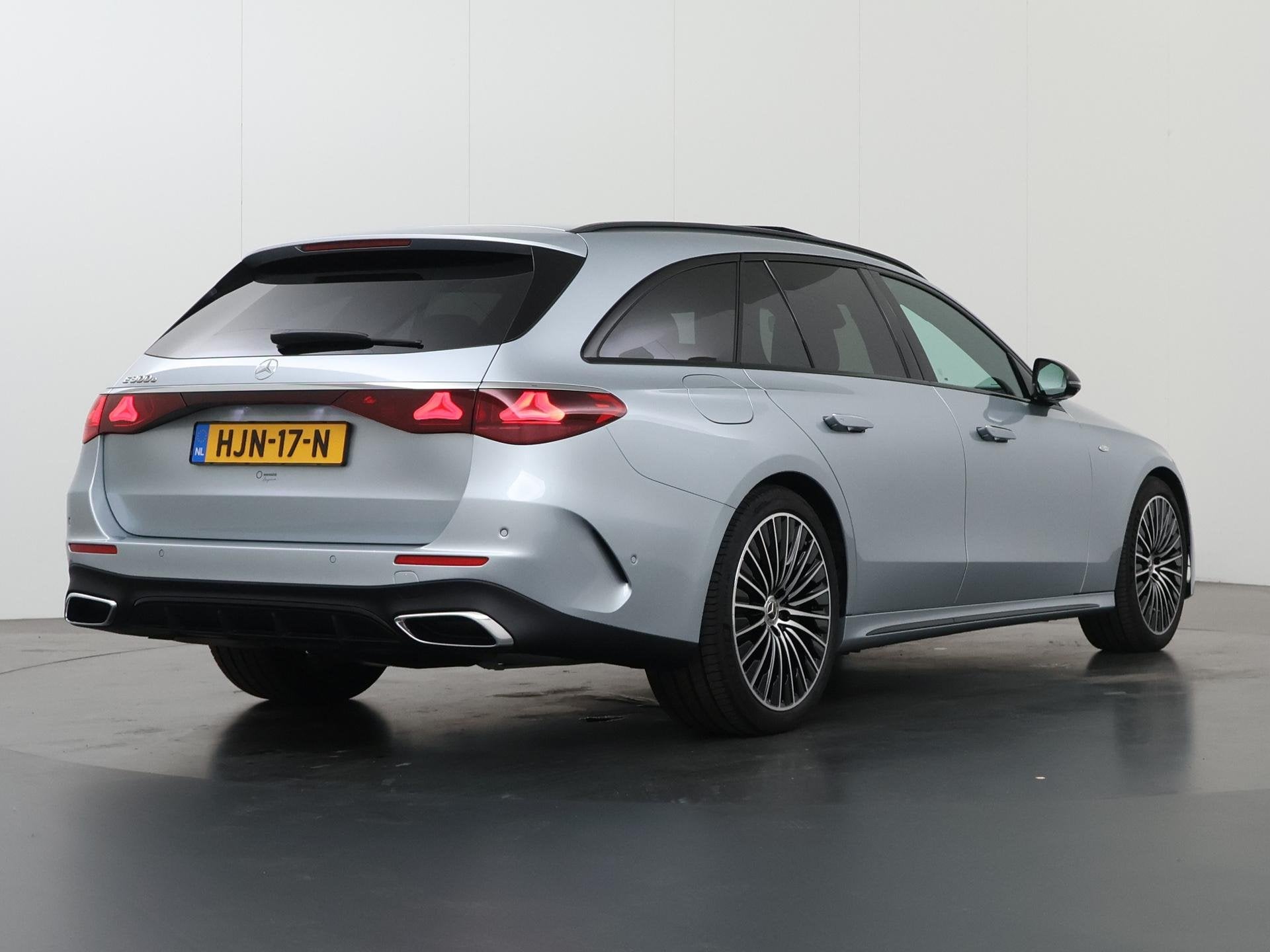 Mercedes-Benz E-klasse Estate 300 e Sport Edition | AMG Line, Auto's, Mercedes-Benz, Achterwielaandrijving, Gebruikt, 4 cilinders