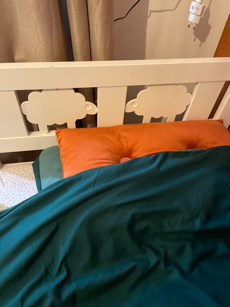 Kinderbedje met schaapjesmotief, Ophalen of Verzenden, Gebruikt, Ledikant
