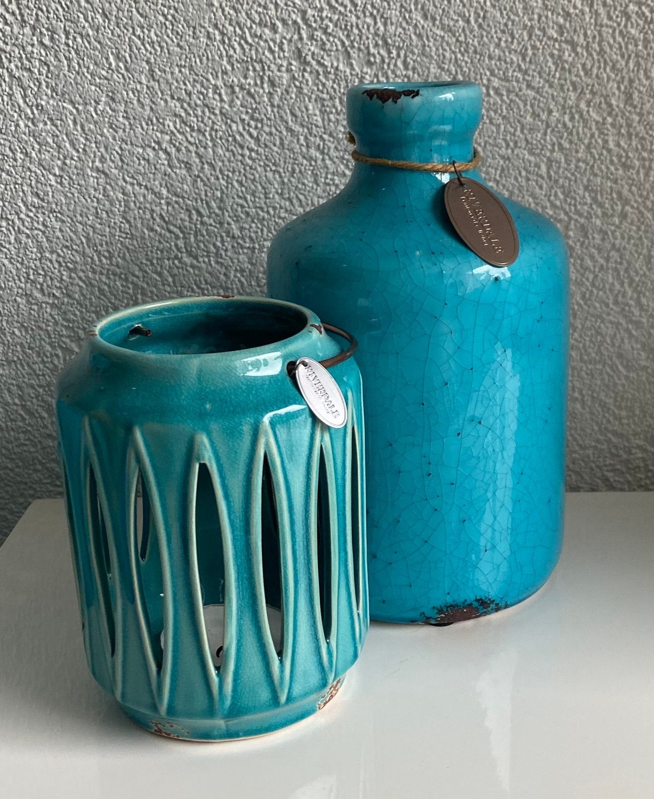 2 blauwe Riverdale vaasjes, Huis en Inrichting, Woonaccessoires | Vazen, Ophalen, Blauw, Aardewerk of Porselein, Zo goed als nieuw
