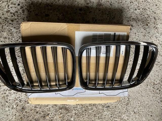BMW X1 E84 grill nieren, Gebruikt, Voor, Ophalen of Verzenden, Bumper