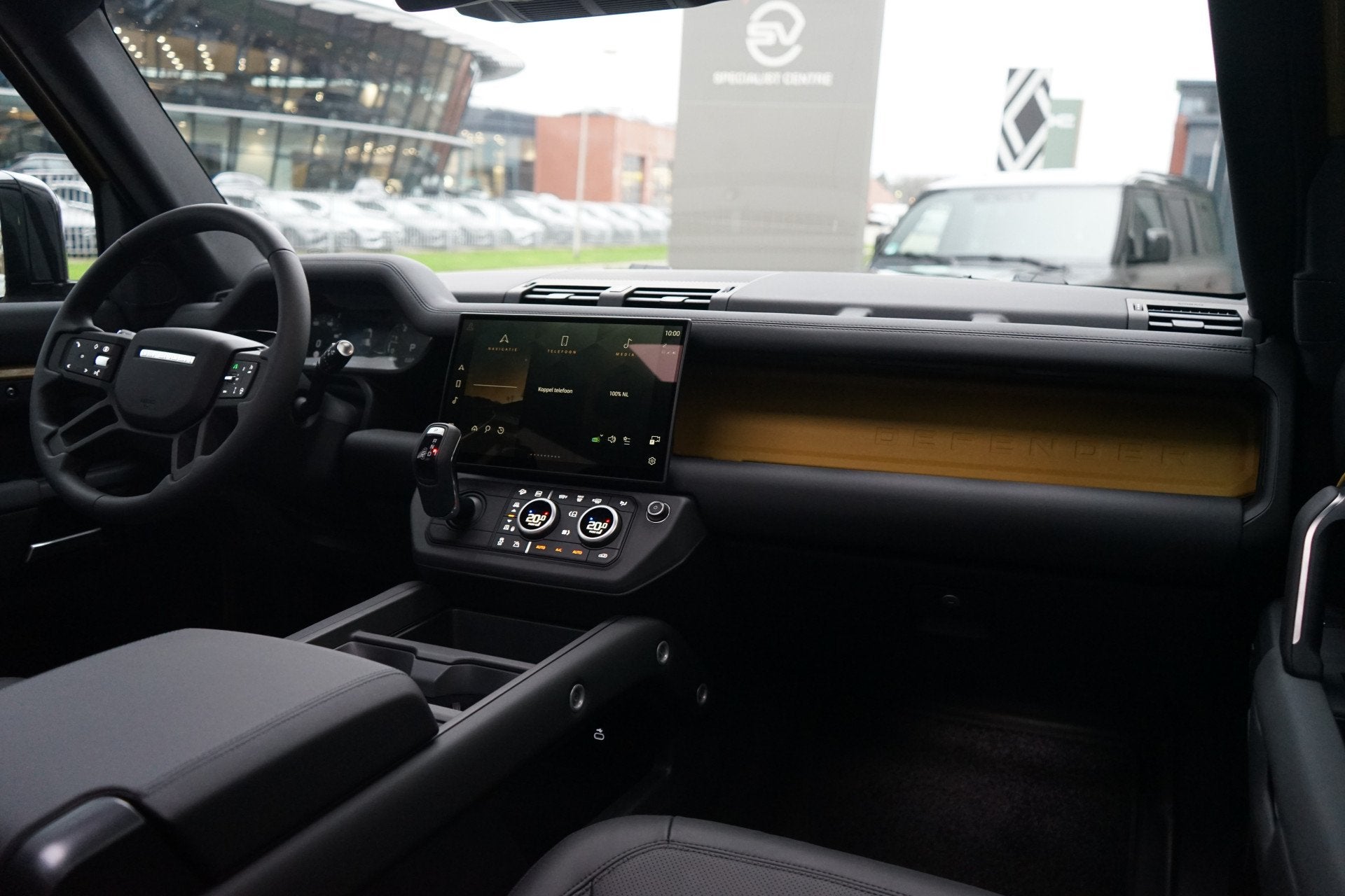 Land Rover Defender 110 P300e 110 Trophy Edition | Koelvak |, Auto's, Automaat, 12 maanden, Gebruikt, Zwart