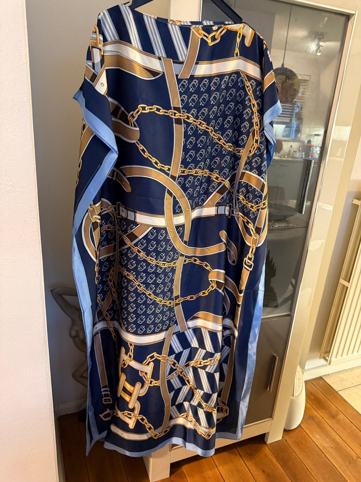 Nieuwe Kaftan Luxe Satijnlook Maat 52/54 met Sjaal, Ophalen of Verzenden, Nieuw, Blauw, Jurk