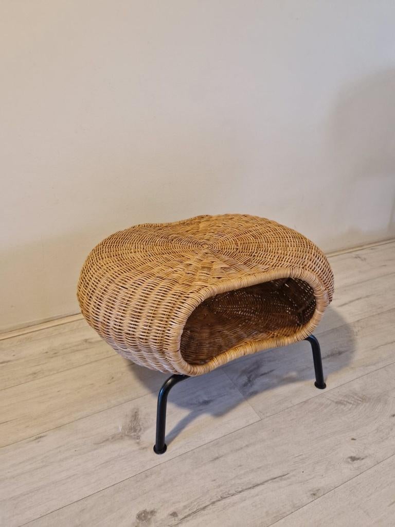 GAMLEHULT Opbergpoef – Rotan Voetenbank / Bijzettafel, Ophalen, Riet of Rotan, Zo goed als nieuw, 50 tot 75 cm