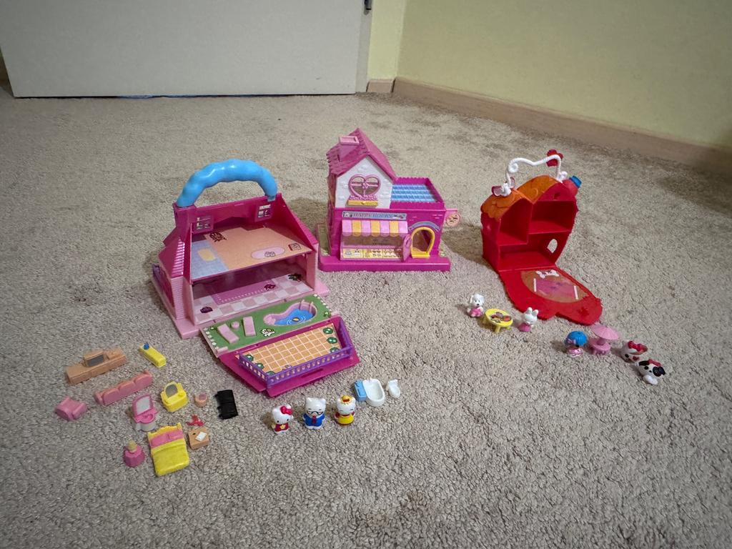 3 Mini Huizen met poppetjes en accessoires, Ophalen of Verzenden, Gebruikt, Poppenhuis