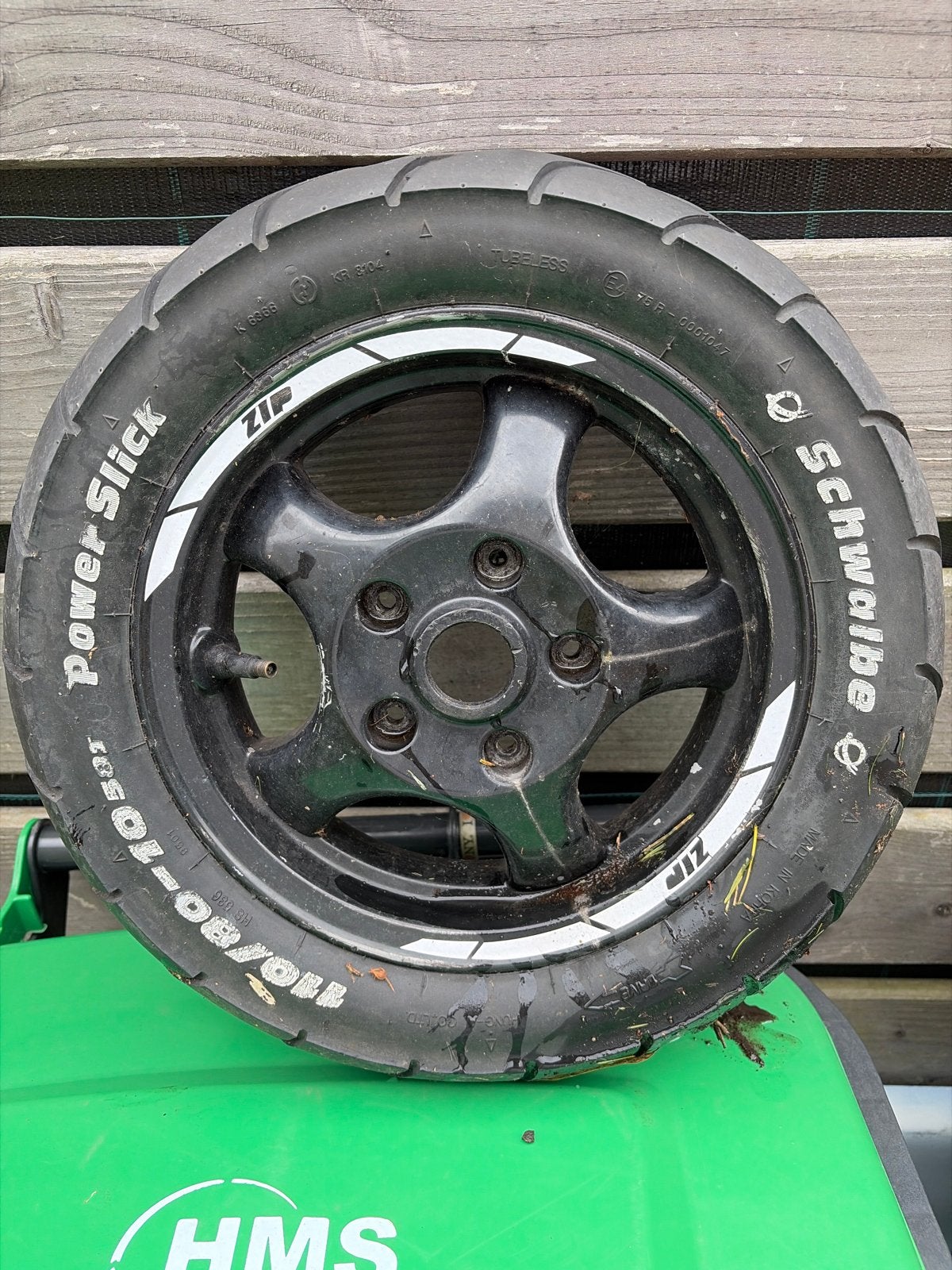 Voorvelg met band voor Piaggio Zip - Schwalbe Power Slick, Fietsen en Brommers, Ophalen, Gebruikt, Overige typen, Piaggio