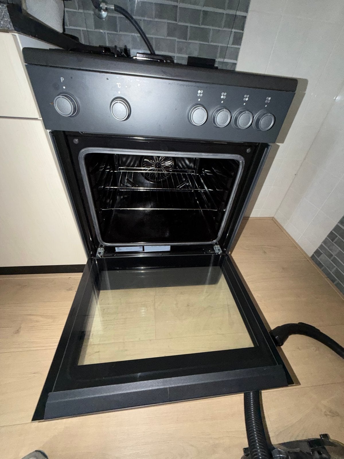 Beko gasfornuis met oven - Zwart, zo goed als nieuw, Ophalen, Hete lucht, 4 kookzones, Zo goed als nieuw