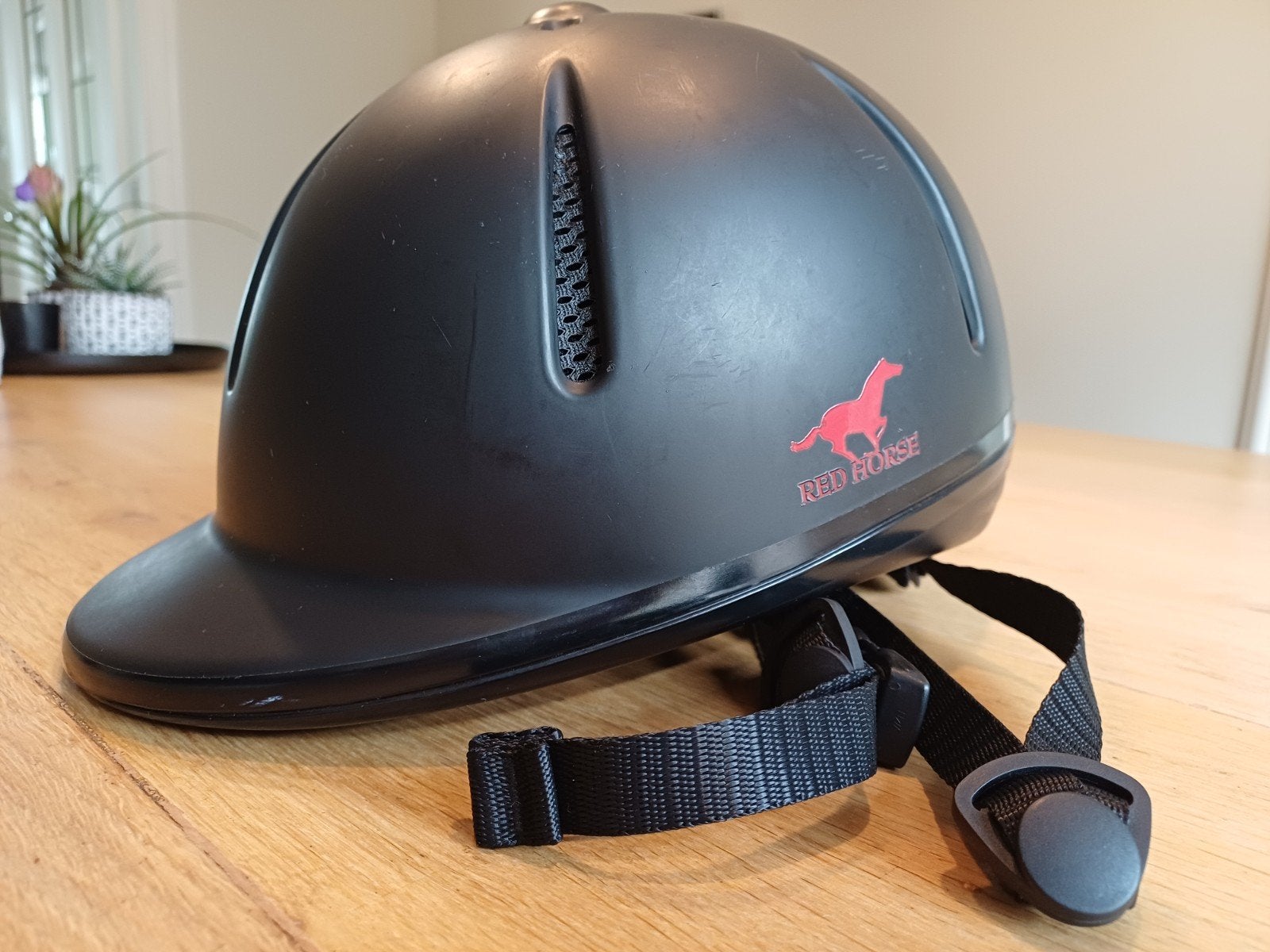 Cap Red Horse 48-52 cm, Ophalen, Zo goed als nieuw, Dressuur