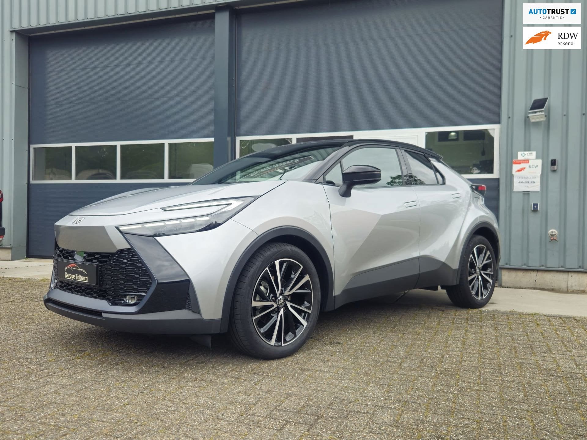 Toyota C-HR 1.8 Hybrid 140 Executive, Zwart, Automatische klimaatregeling, Bedrijf, Nieuw