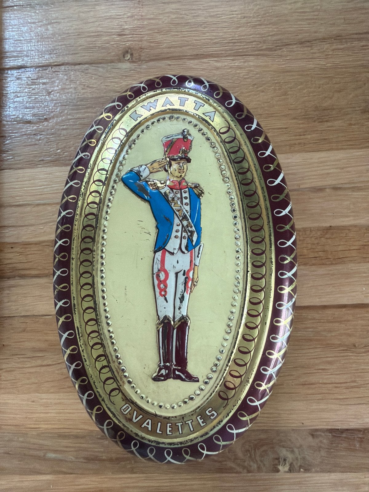 Vintage Kwatta Ovalettes blik met soldaat afbeelding, Ophalen of Verzenden, Gebruikt, Overige, Overige merken