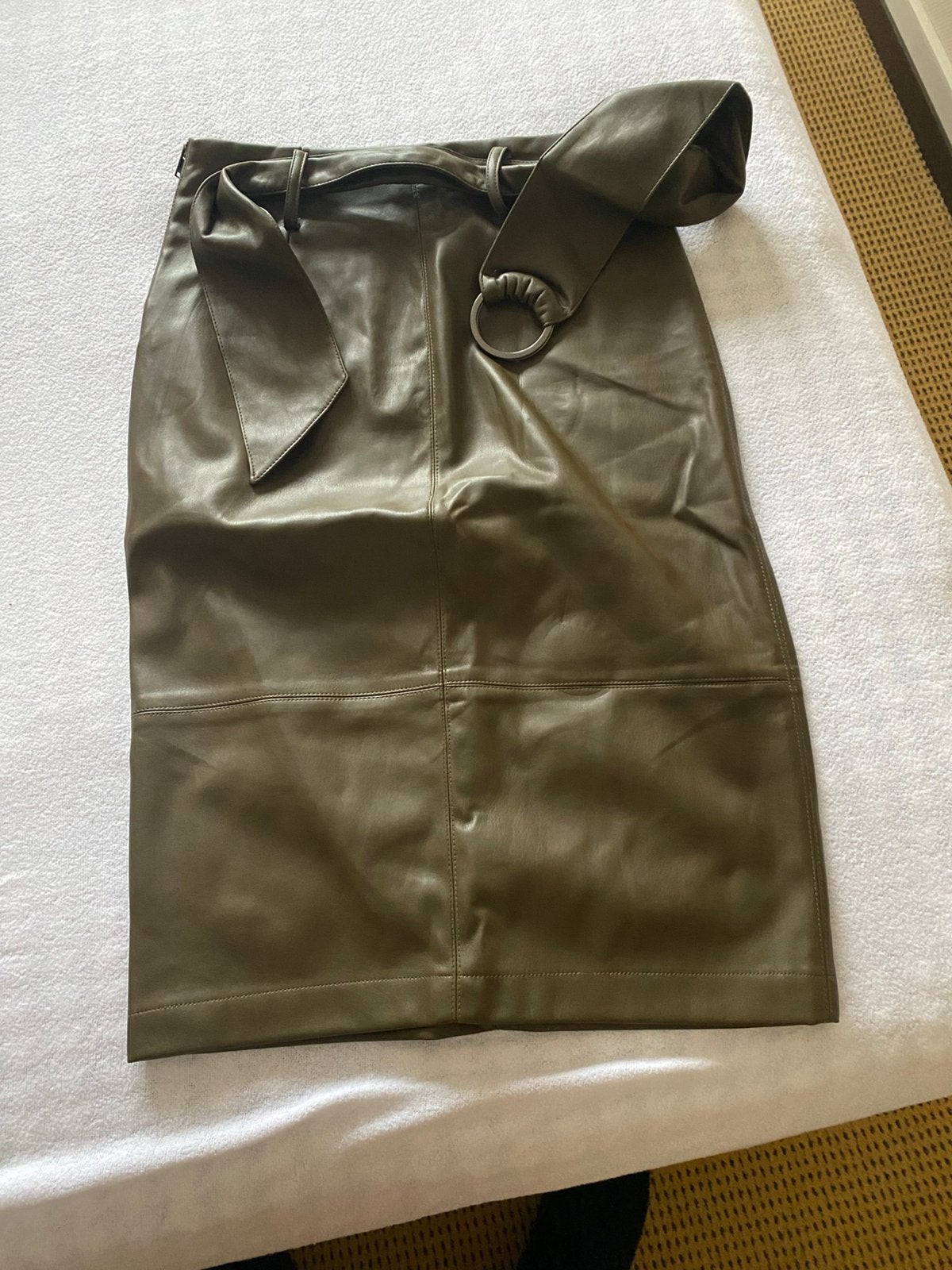 Zara khaki rok, Maat 38/40 (M), Ophalen of Verzenden, Zo goed als nieuw, Onder de knie