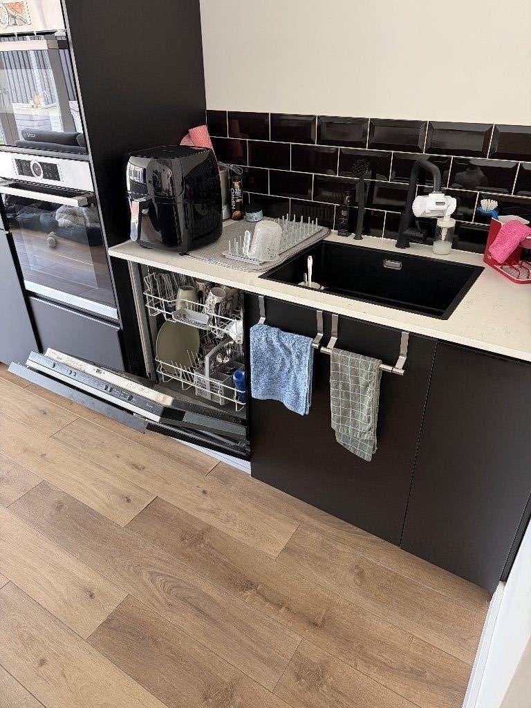 Luxe Mat Zwarte Eilandkeuken met BOSCH&GAGGENAU GEDEMONTEERD, Zwart, Overige typen, Ophalen of Verzenden, Zo goed als nieuw