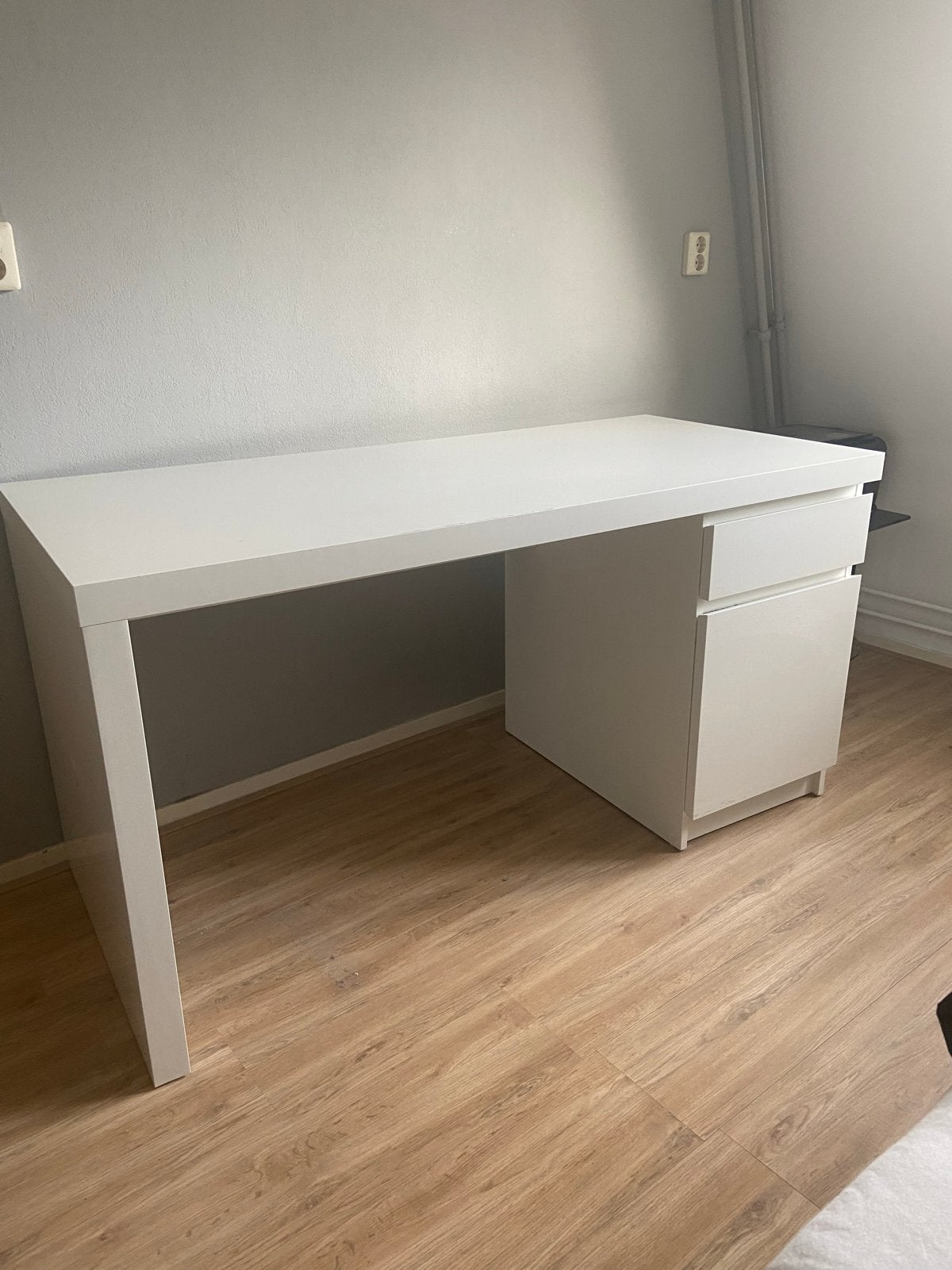 Ikea Malm bureau wit - Gebruikt, Ophalen, Gebruikt, Met lades, Spaanplaat of MDF