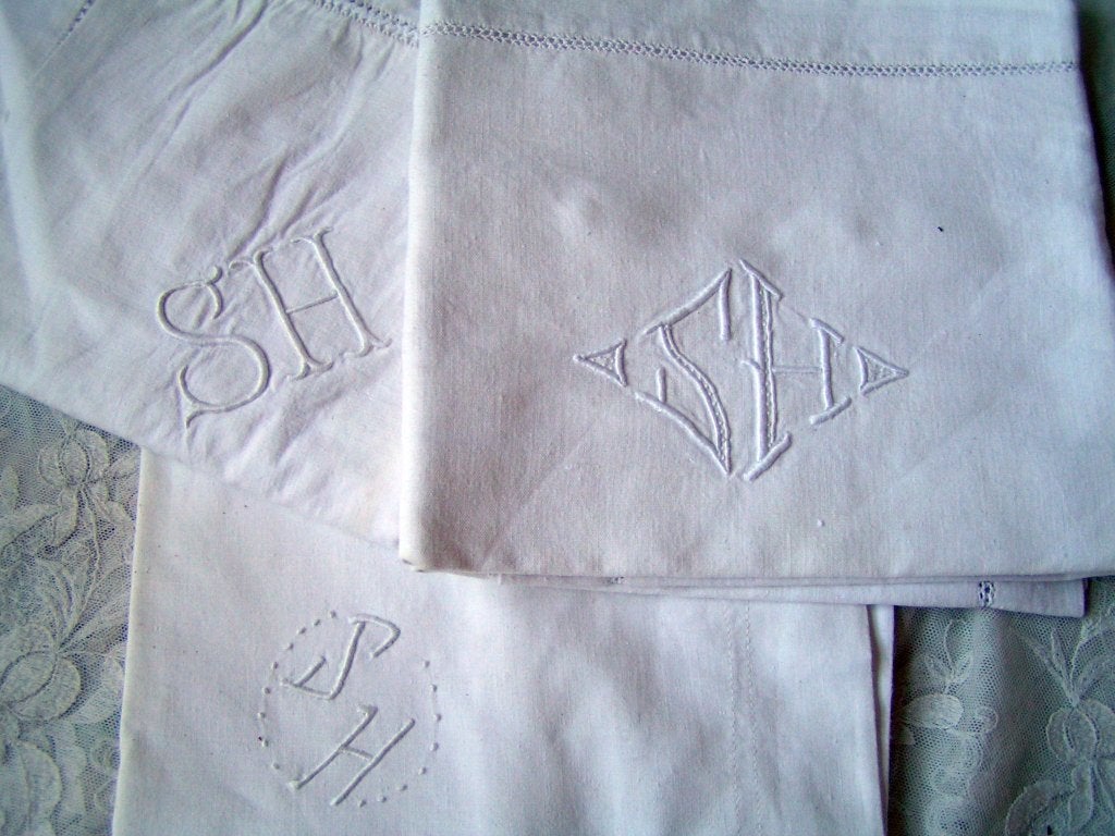 3 antieke kussenslopen monogram SH nr DD 161, Verzenden