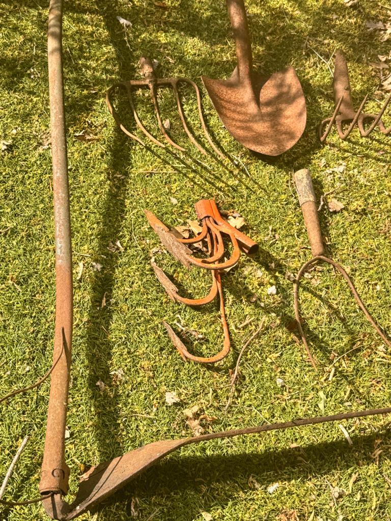 Verzameling oud tuingereedschap voor display of gebruik, Tuin en Terras, Hand-tuingereedschap, Ophalen, Gebruikt, Overige soorten